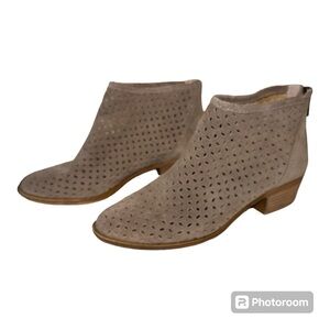 Lucky Brand Laser Cutout Suede Ankle Booties Zippered Back Taupe Sz 7.5